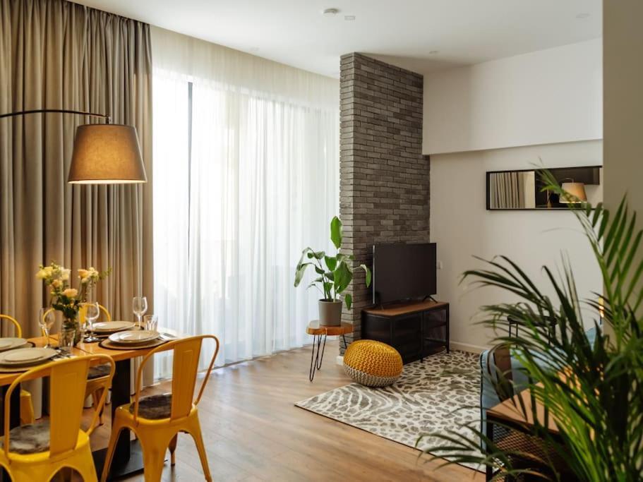 9 - New Building & Parking Apartment *
