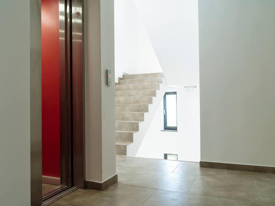 Apartment 9 - New Building & Parking